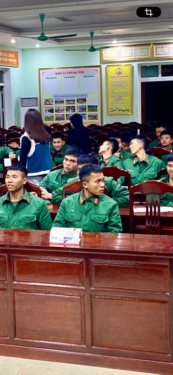 Tư vấn, định hướng chương trình cho chiến sĩ 996 tại đơn vị - đưa thông tin cơ hội đến tận nơi người lao động đang sinh sống và công tác.